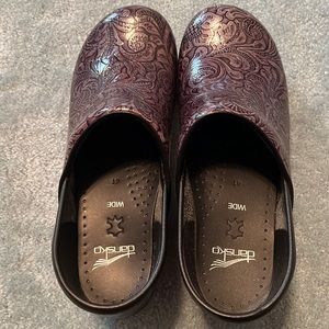 Dansko tooled clogs. Size 41 Wide. Never worn, too small.
